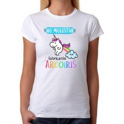 Camiseta No Molestar fabricando arcoiris. Mujer